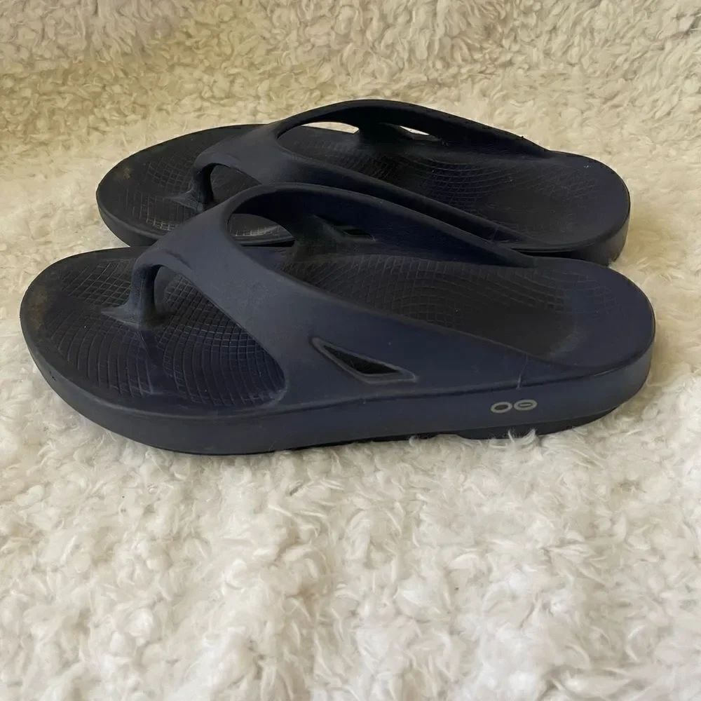 Unisex OOFOS original Navy Blue thong sandals Revolutionary OOfoam Size W 10 M8